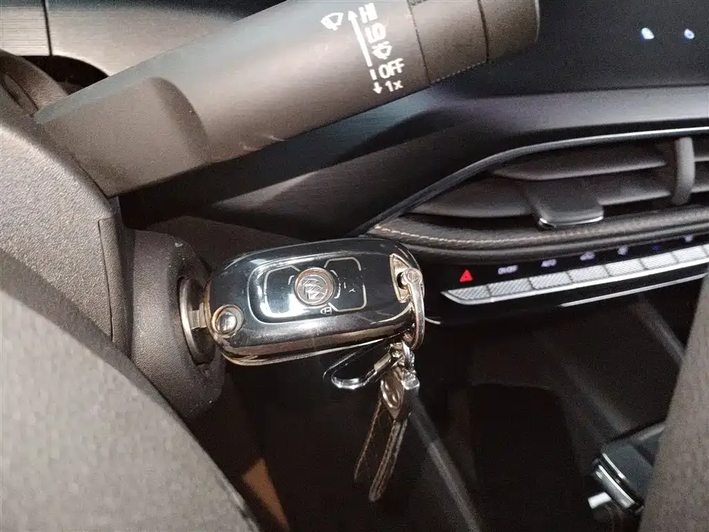 Buick Verano — фото 9