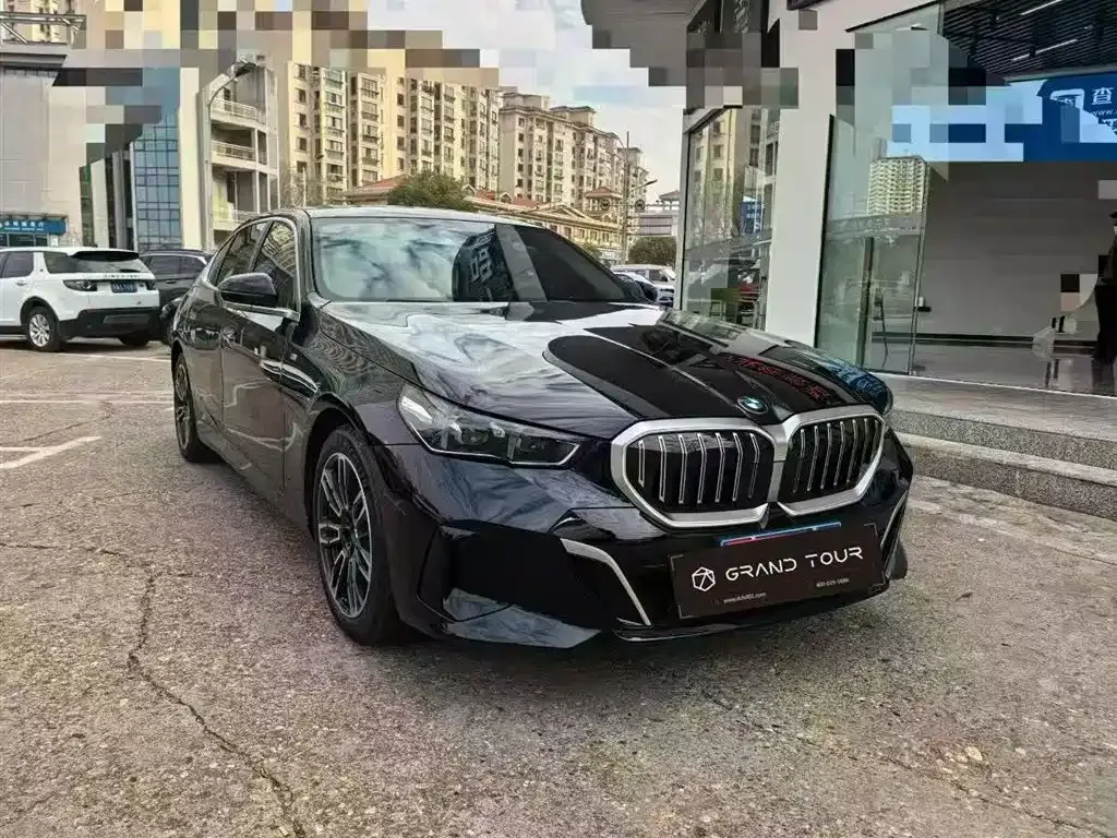 BMW 5 Series — фото 1