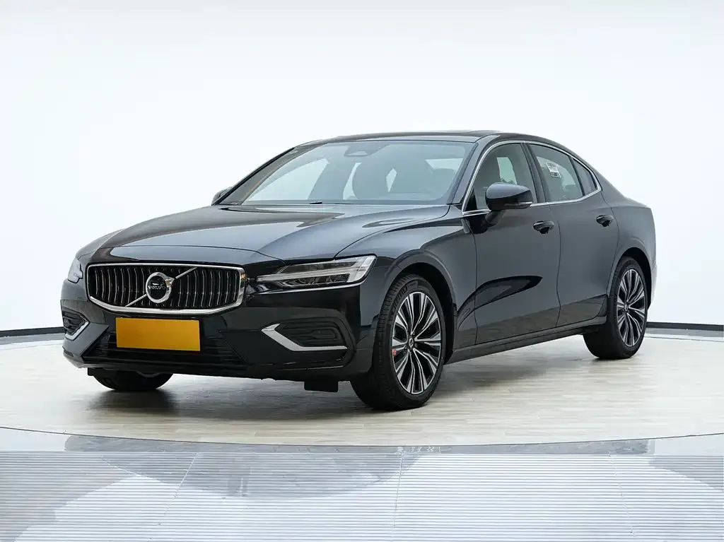 Volvo S60 — фото 1