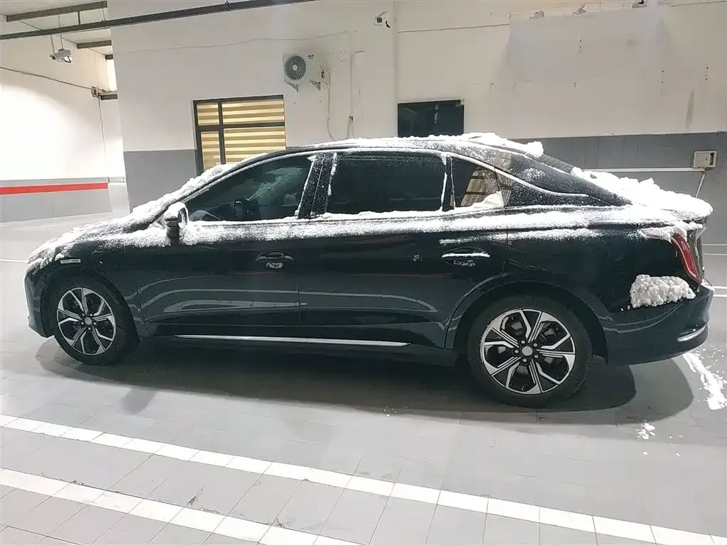 Hongqi E-QM5 — фото 5