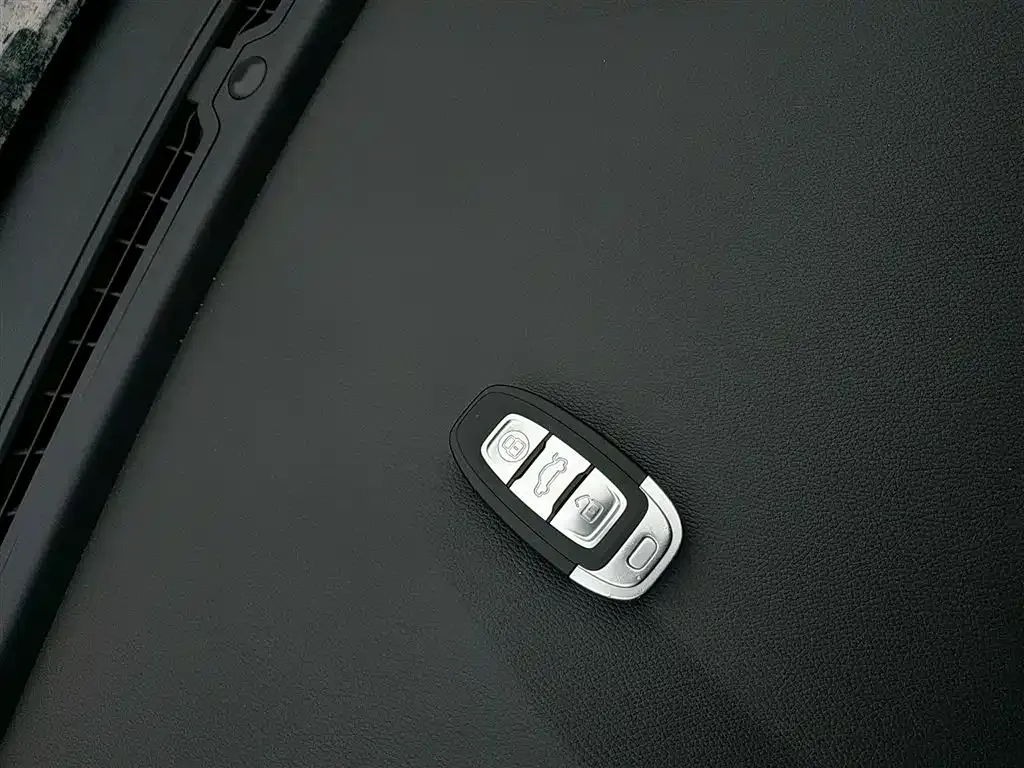 Hongqi E-QM5 — фото 9