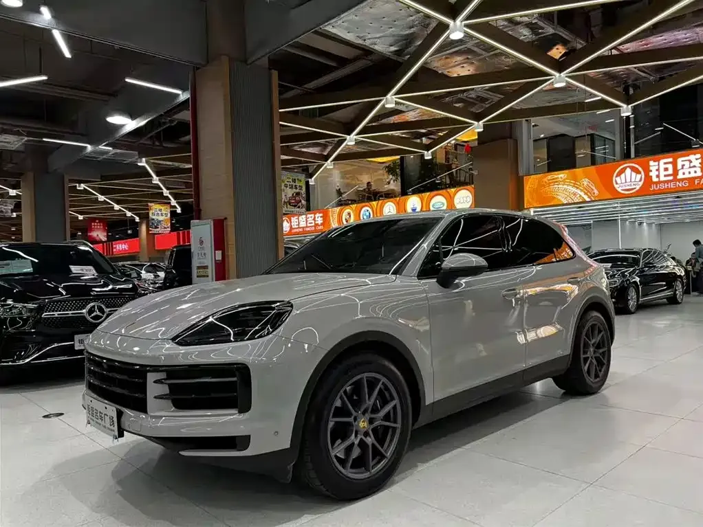 Porsche Cayenne — фото 1