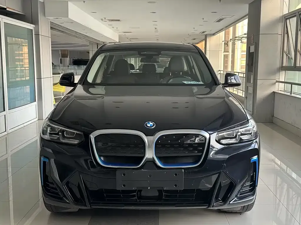 BMW iX3 — фото 2