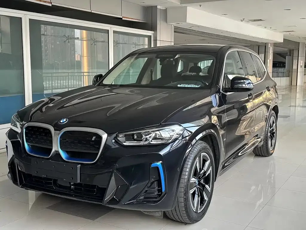 BMW iX3 — фото 9