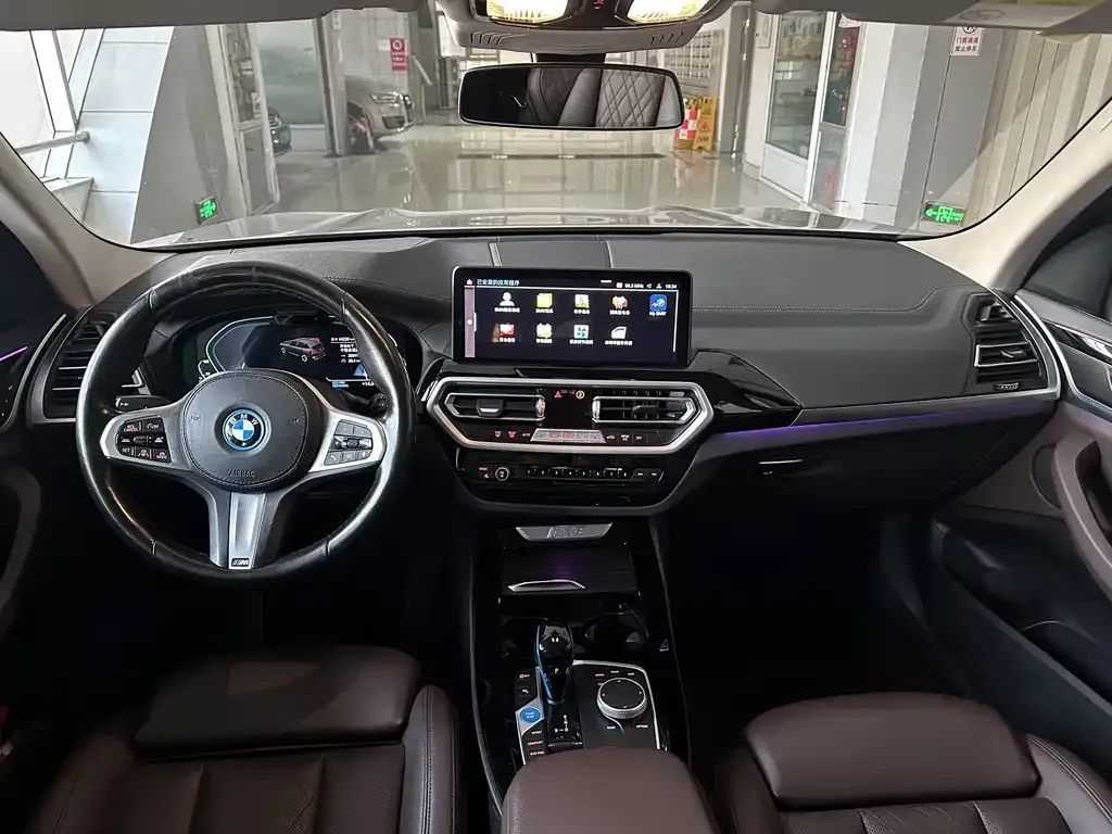BMW iX3 — фото 5