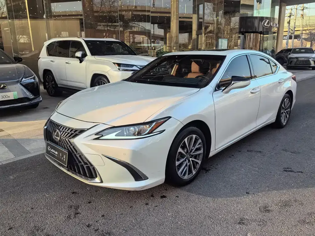 Lexus ES — фото 1