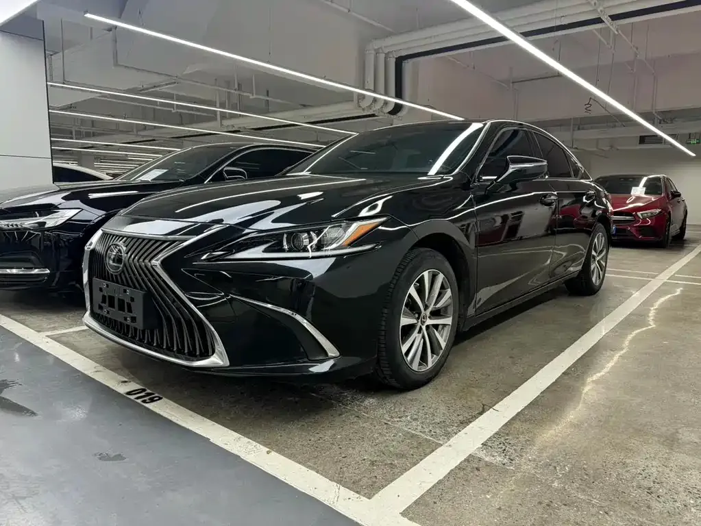 Lexus ES — фото 1