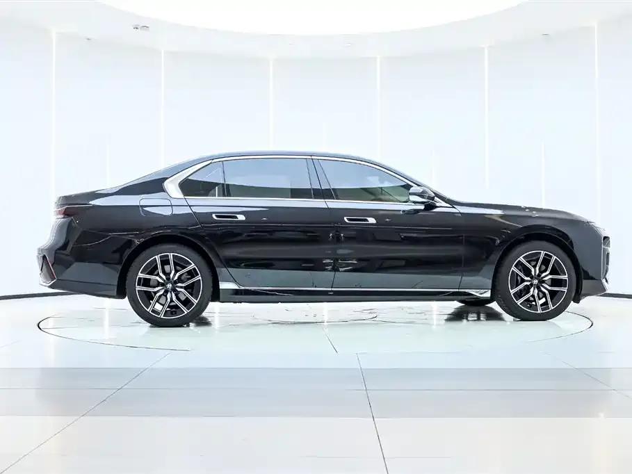 BMW 7 Series — фото 2