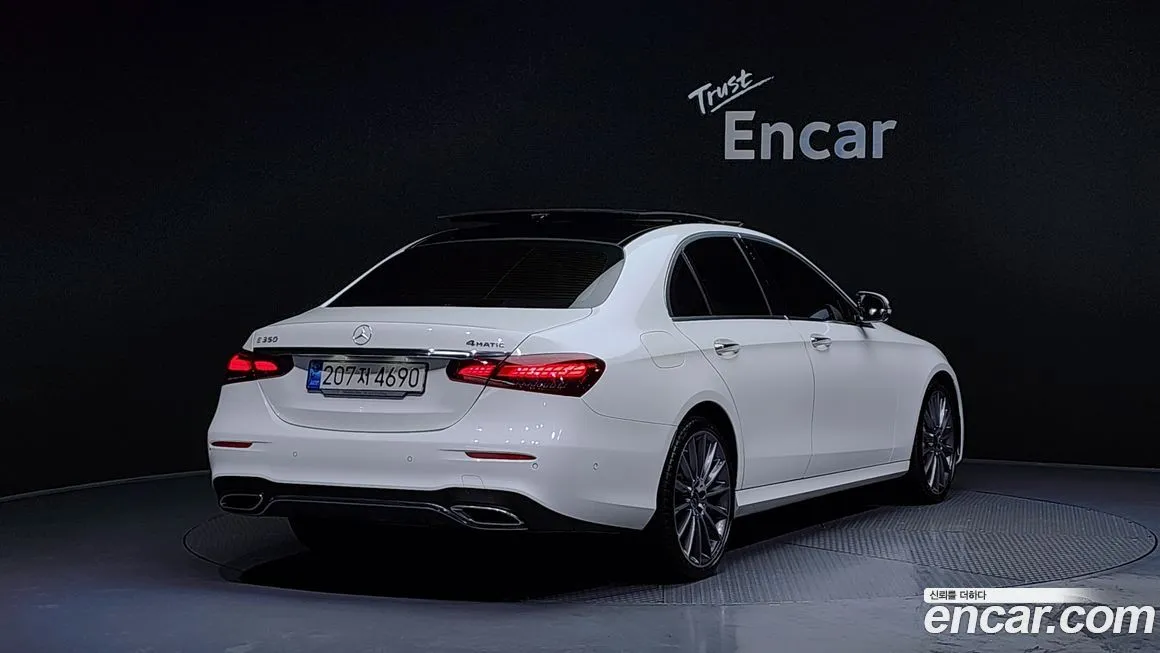 Mercedes-Benz E-Class — фото 2