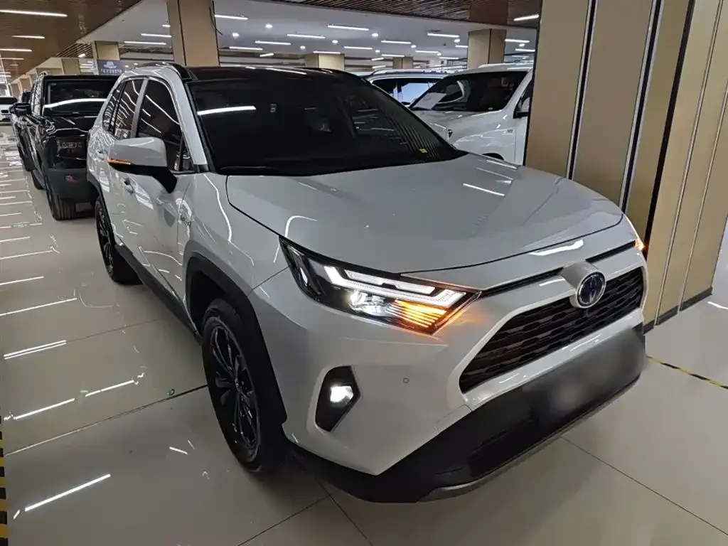 Toyota RAV4 — фото 7