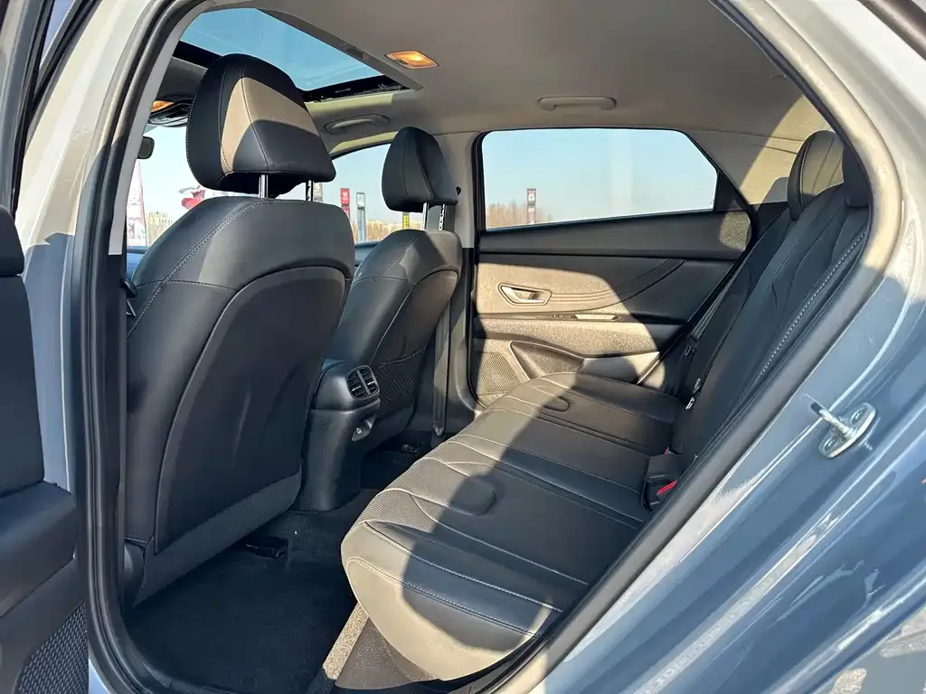 Hyundai Elantra — фото 4