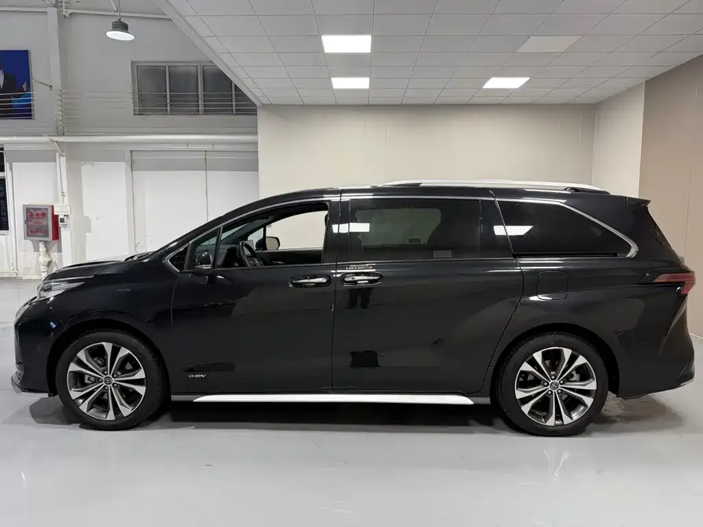 Toyota Granvia — фото 3