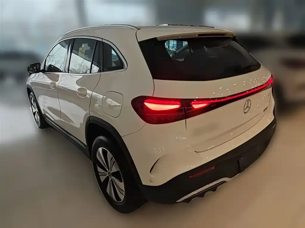 Mercedes-Benz EQA — фото 9