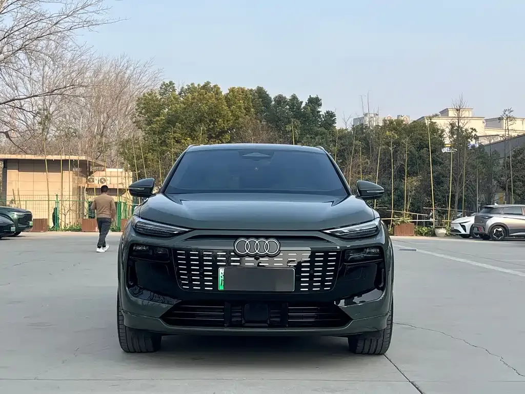 Audi Q6L e-tron — фото 8