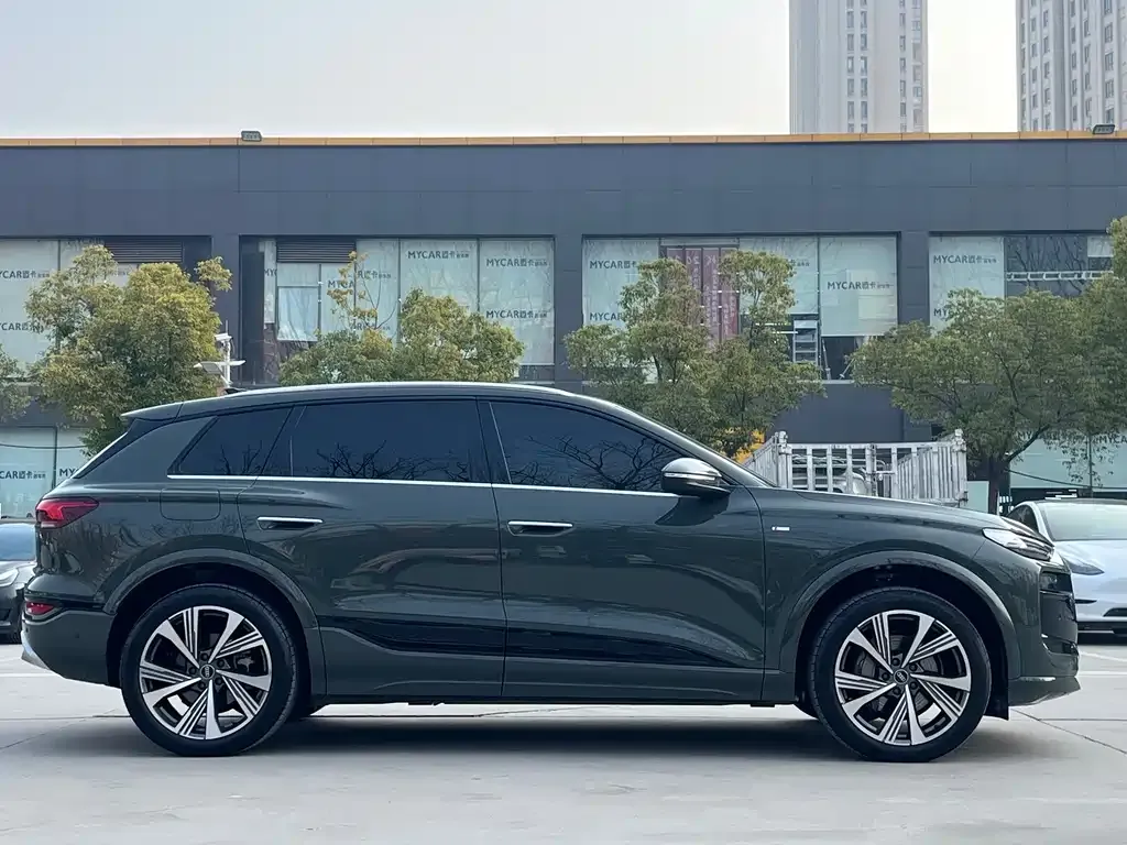 Audi Q6L e-tron — фото 5