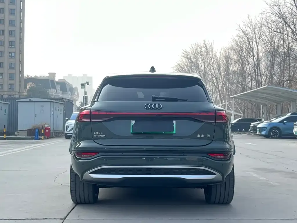 Audi Q6L e-tron — фото 2