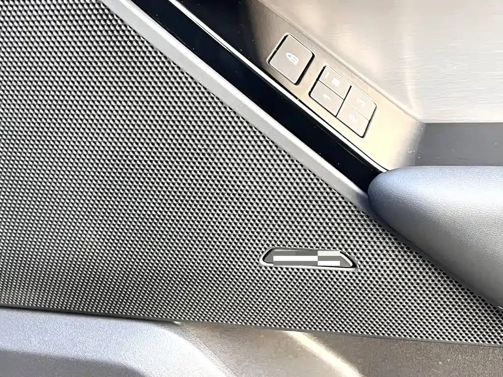 Land Rover Velar — фото 10