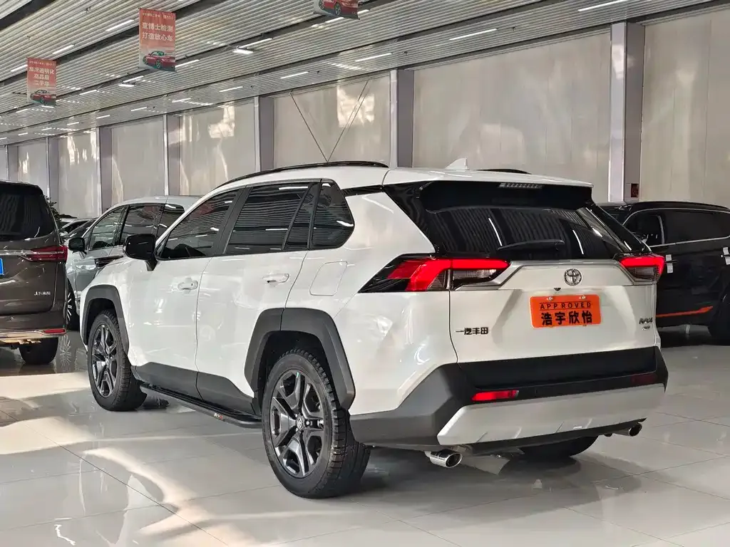 Toyota RAV4 — фото 6