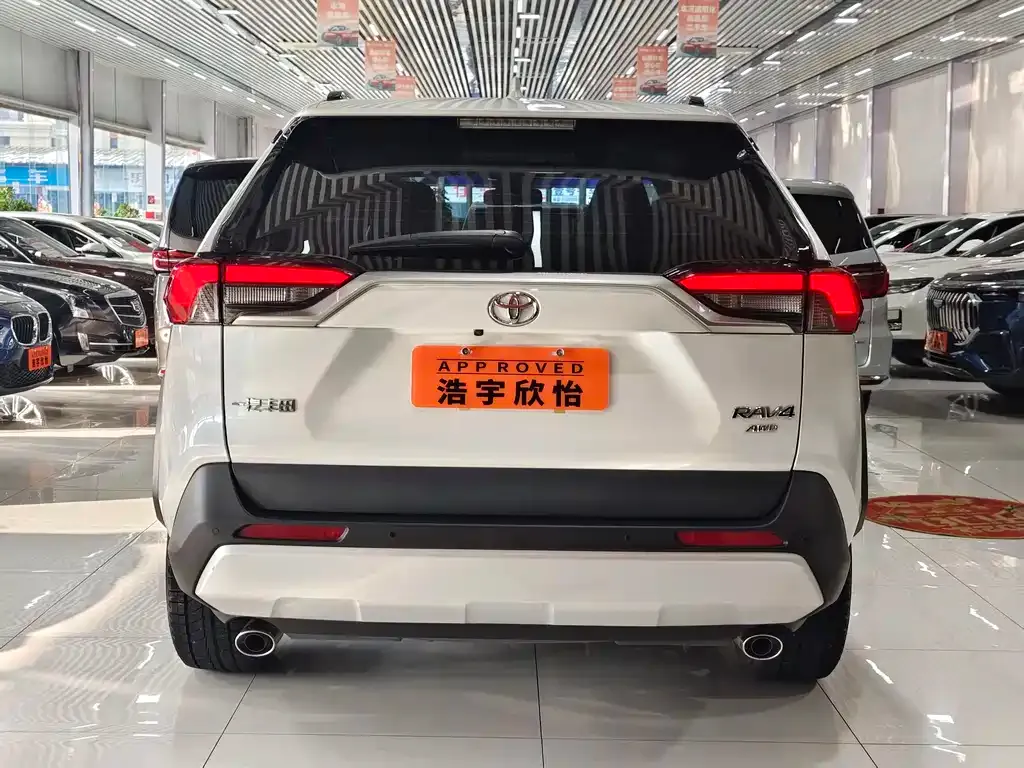 Toyota RAV4 — фото 3