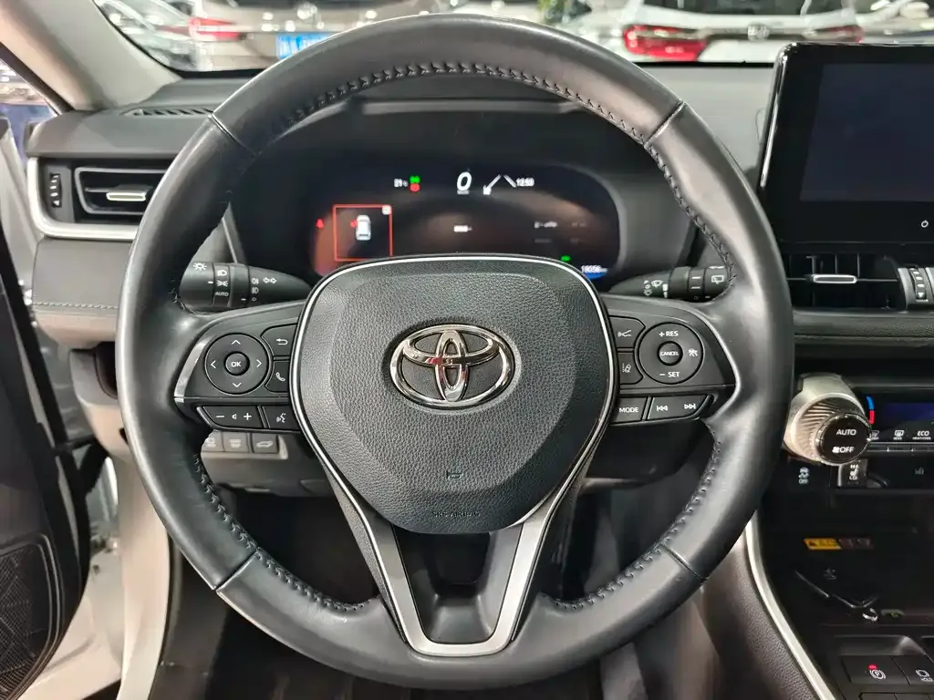 Toyota RAV4 — фото 5