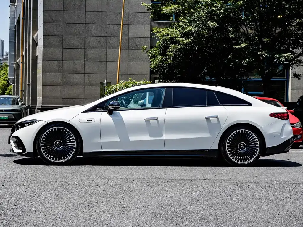 Mercedes-Benz EQS AMG — фото 7