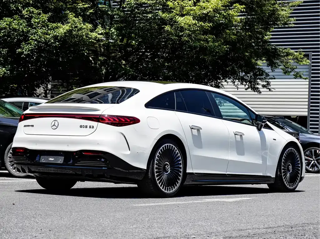 Mercedes-Benz EQS AMG — фото 10