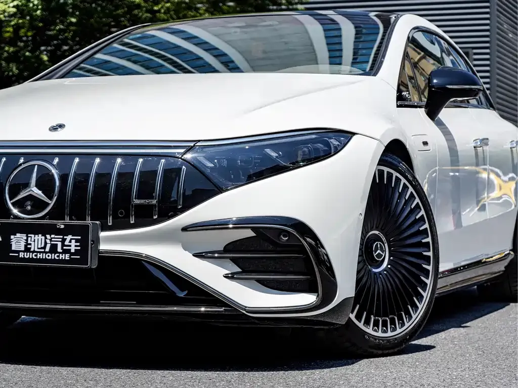 Mercedes-Benz EQS AMG — фото 9