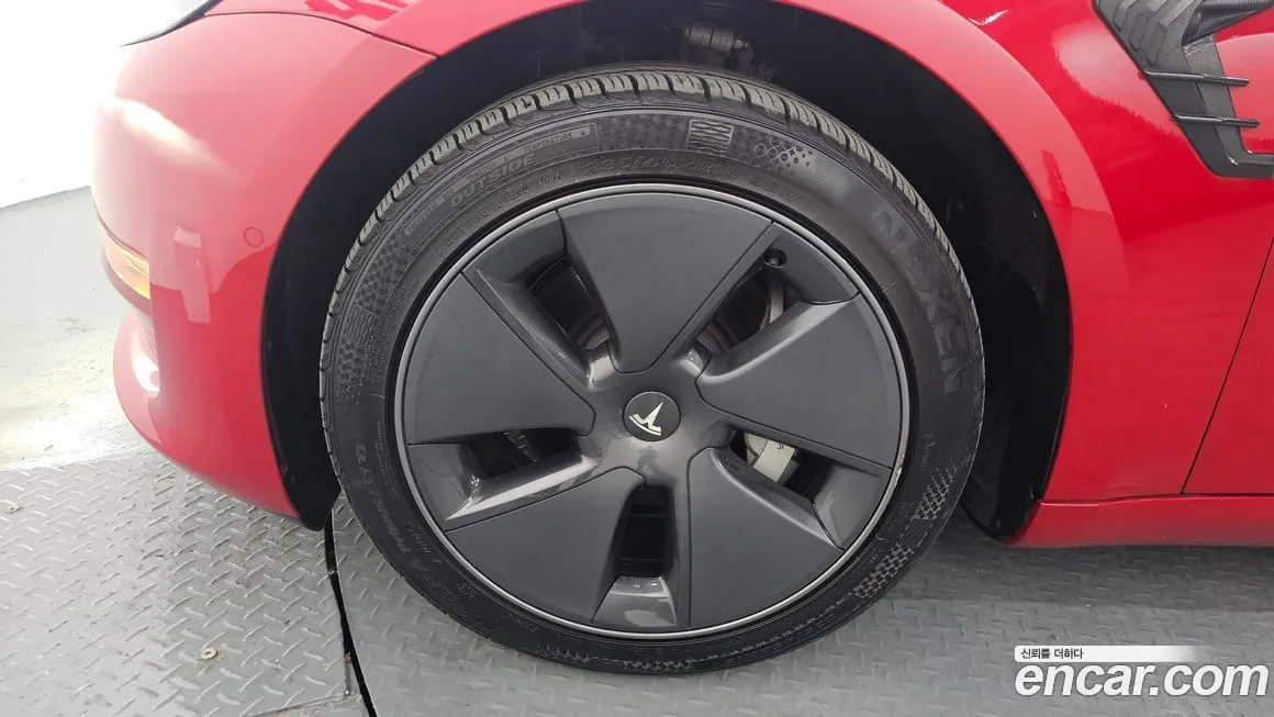 Tesla Model 3 — фото 10