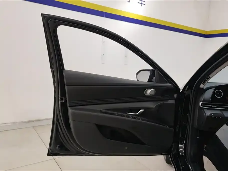 Hyundai Elantra — фото 2