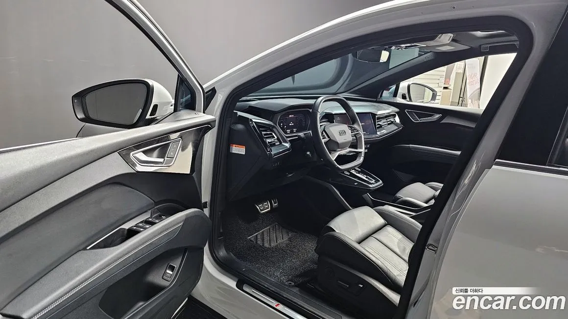 Audi Q4 e-tron — фото 10