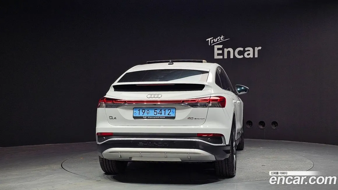 Audi Q4 e-tron — фото 3