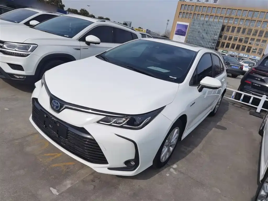 Toyota Corolla — фото 1