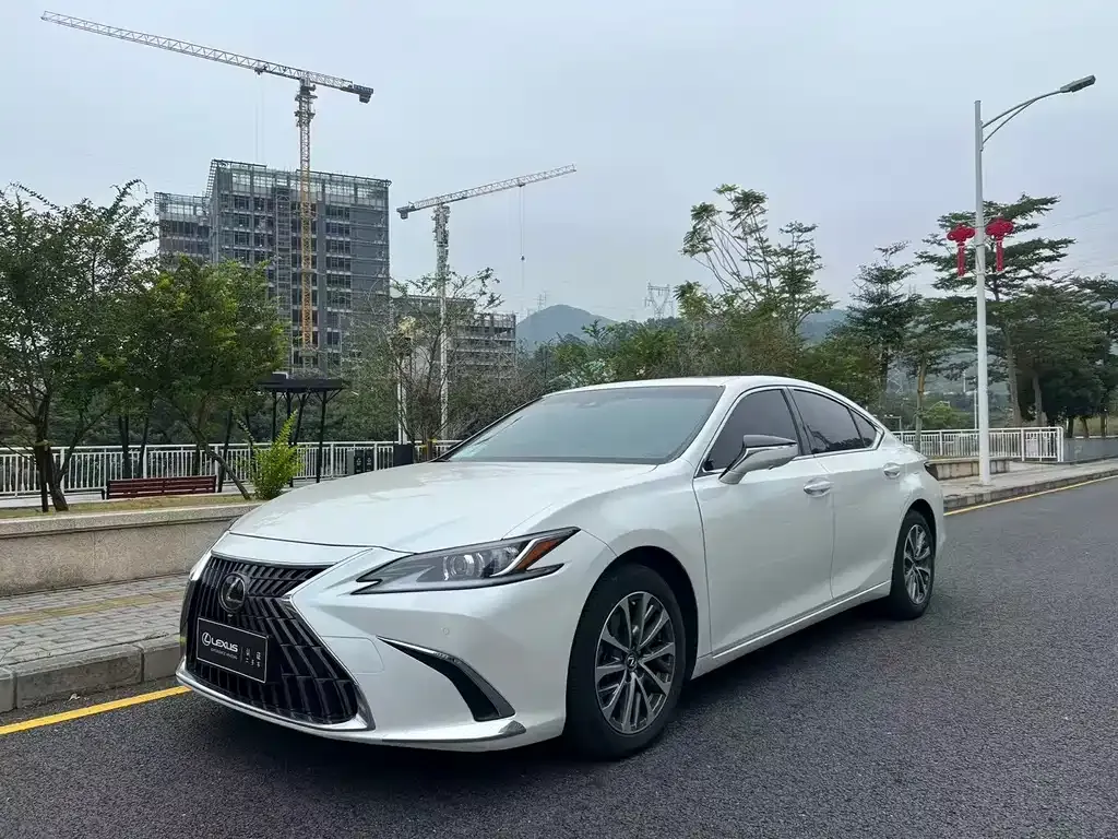Lexus ES — фото 1