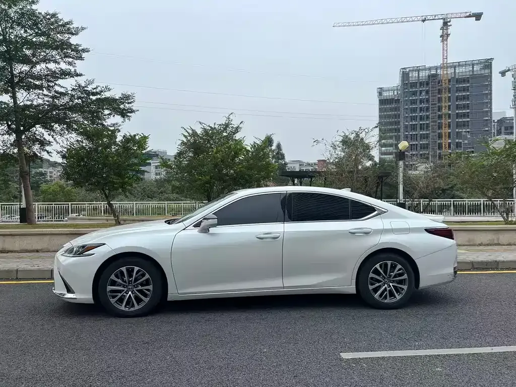 Lexus ES — фото 10