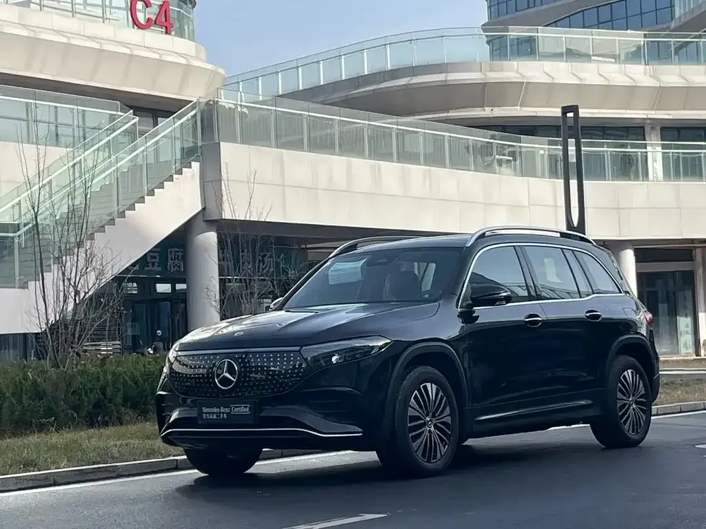 Mercedes-Benz EQB — фото 1