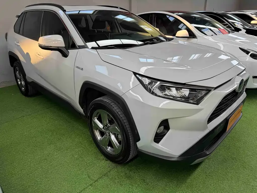 Toyota RAV4 — фото 3