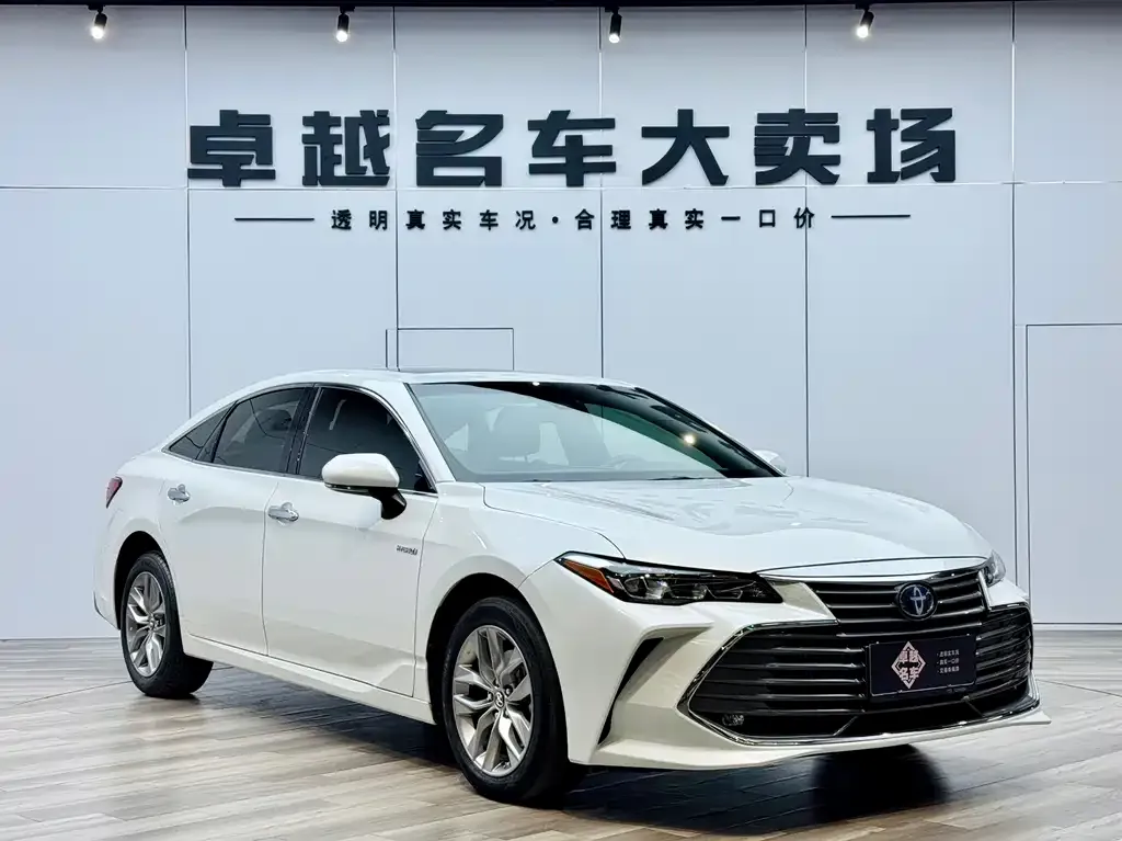 Toyota Avalon — фото 1