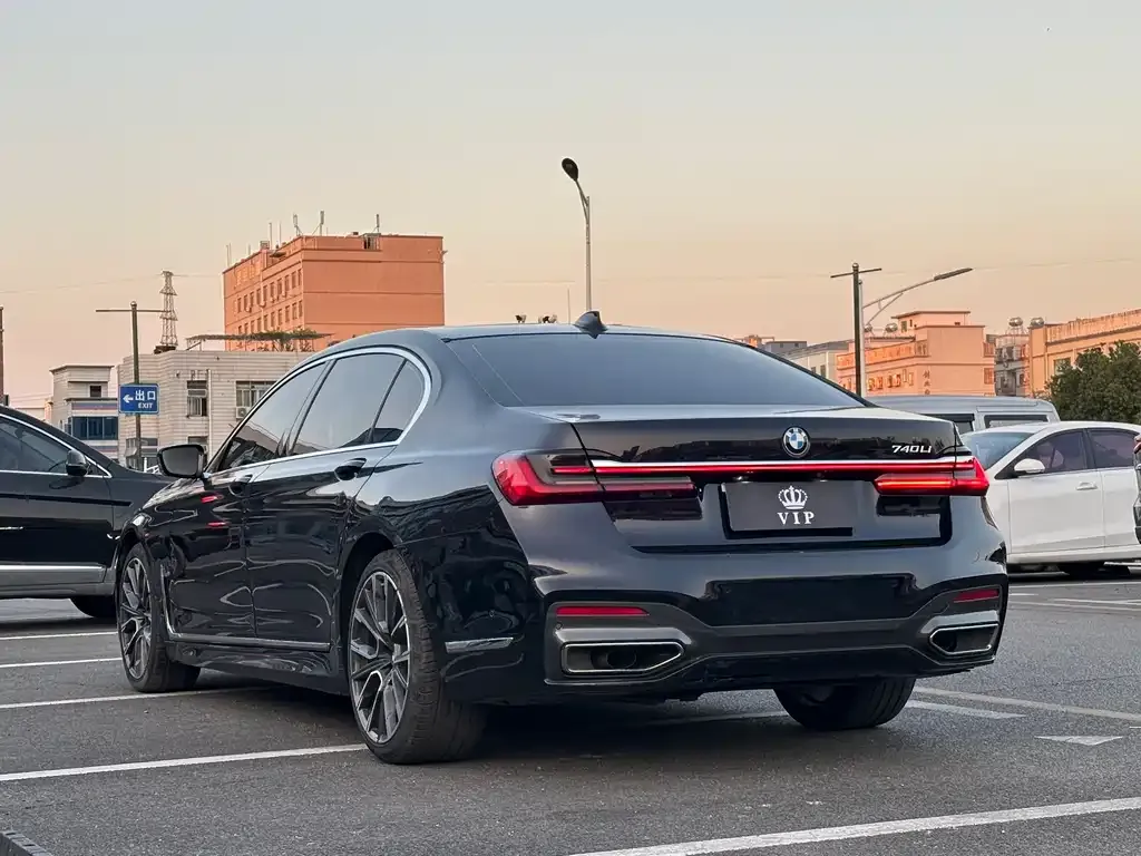 BMW 7 Series — фото 2