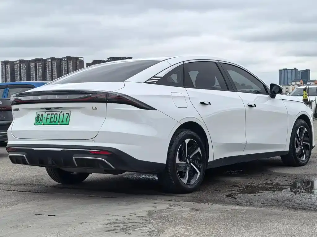 Geely Galaxy L6 — фото 3