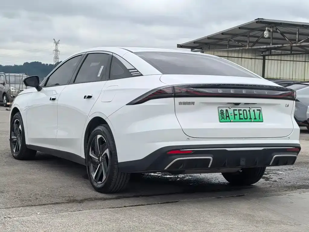 Geely Galaxy L6 — фото 10