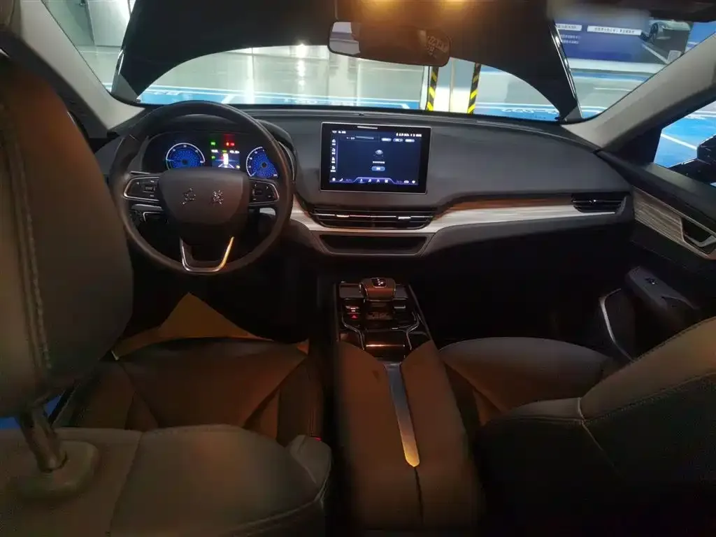 Hongqi E-QM5 — фото 3