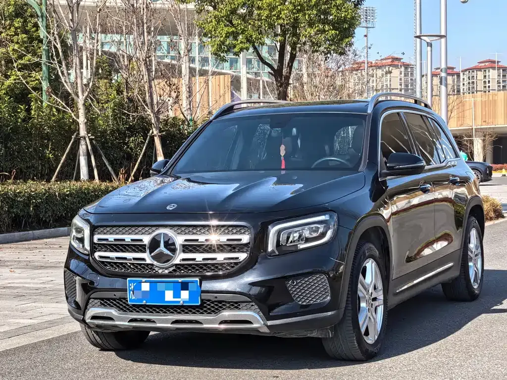 Mercedes-Benz GLB — фото 1