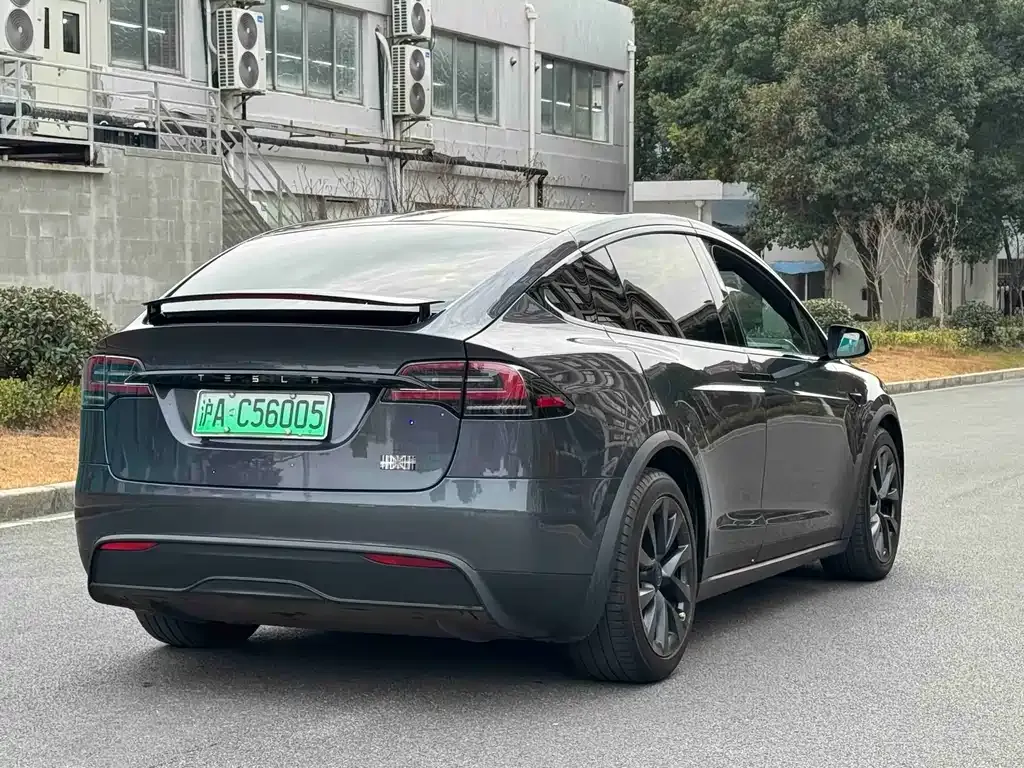 Tesla Model X — фото 3