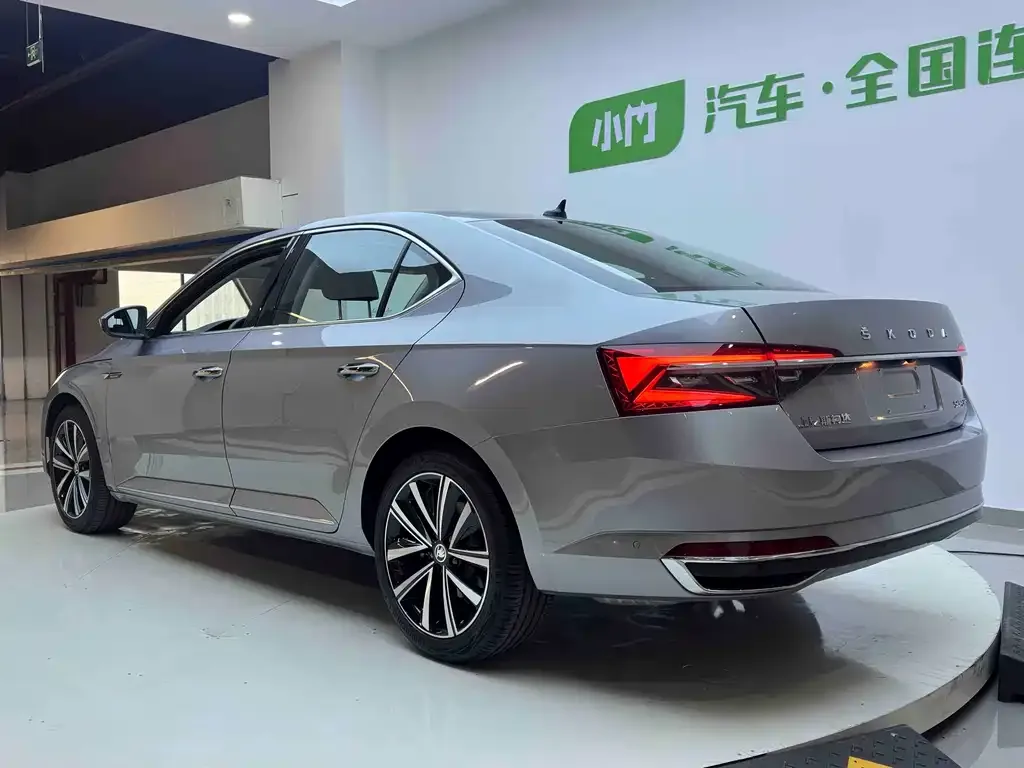 Skoda Superb — фото 3