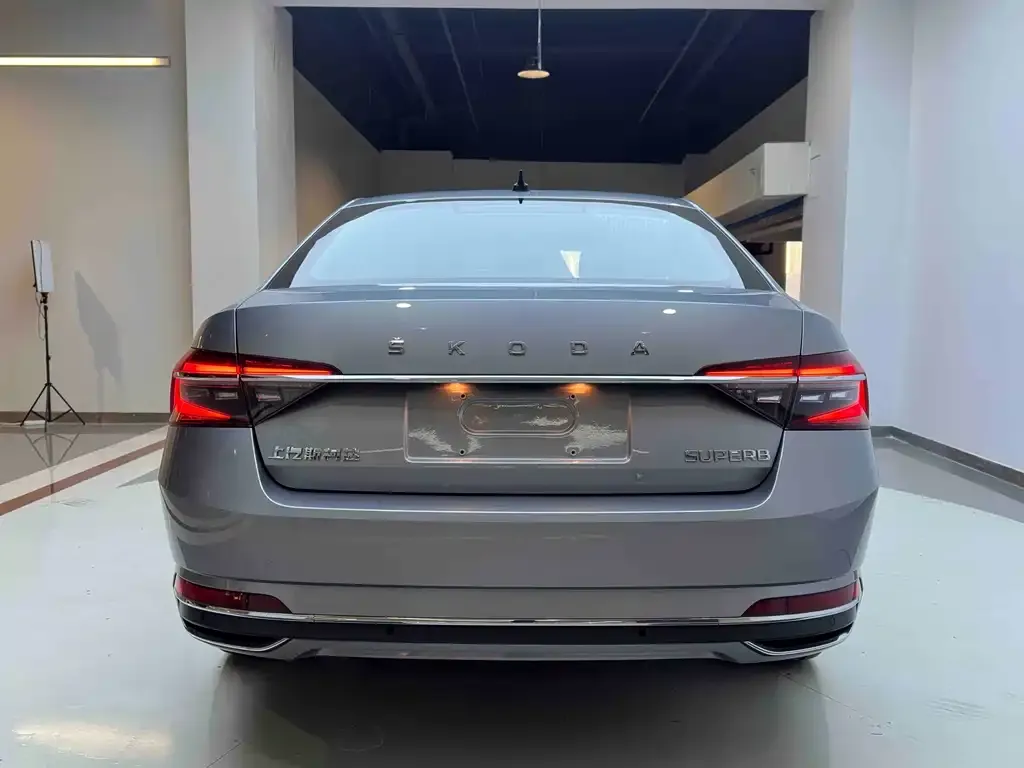 Skoda Superb — фото 7