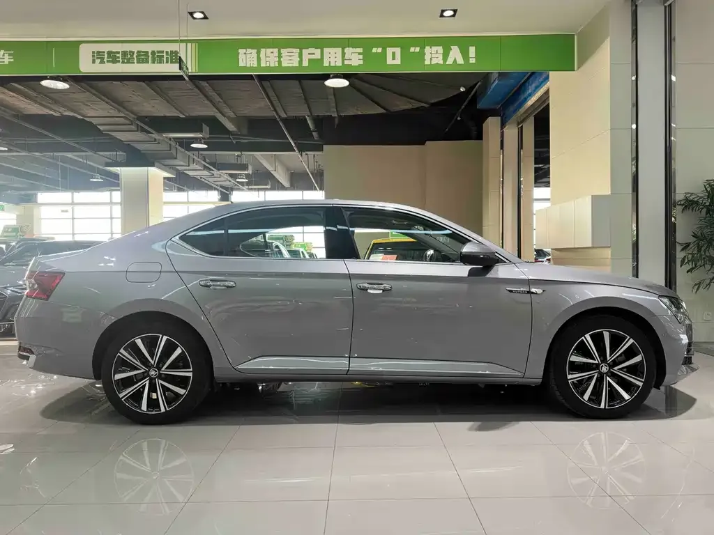 Skoda Superb — фото 10