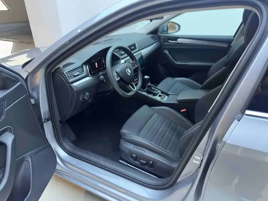 Skoda Superb — фото 9