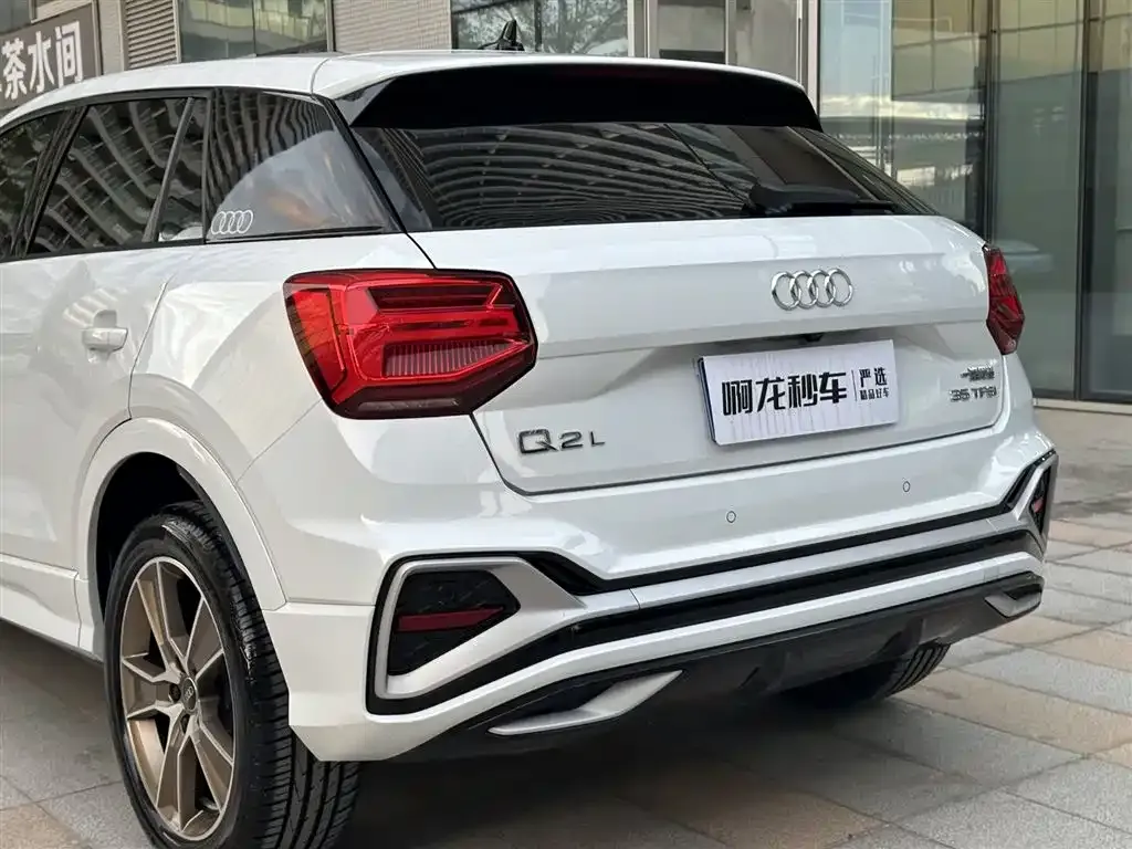 Audi Q2L — фото 5