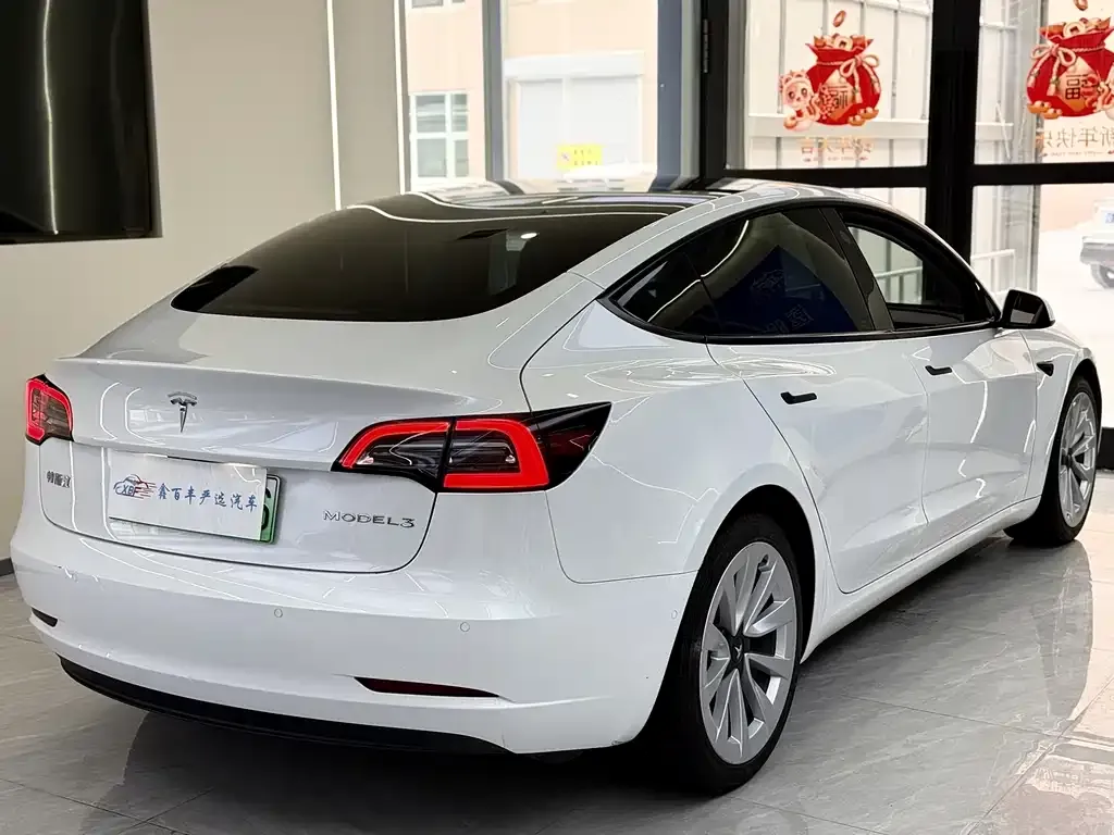 Tesla Model 3 — фото 10