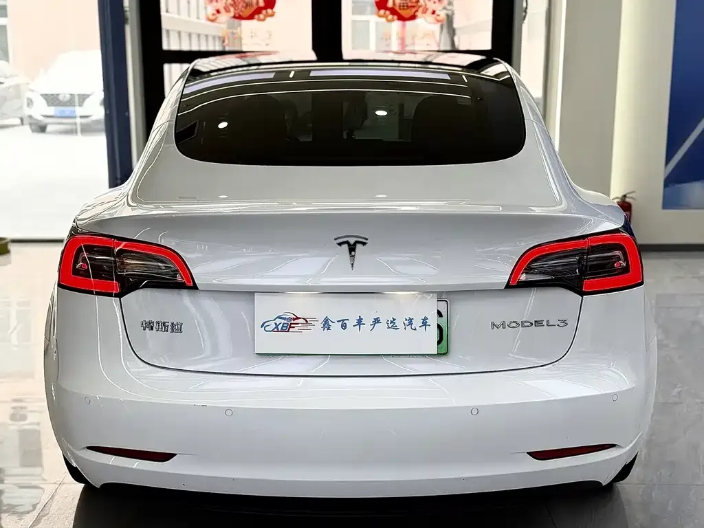 Tesla Model 3 — фото 9